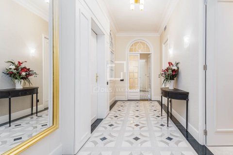 Продажа квартиры в Барселона, Испания 3 спальни, 199м2 №150780 - фото 26