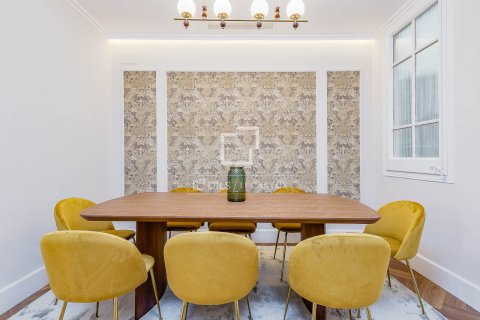 Продажа квартиры в Барселона, Испания 3 спальни, 199м2 №150780 - фото 16