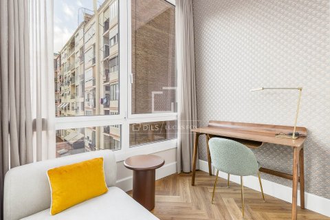 Продажа квартиры в Барселона, Испания 3 спальни, 199м2 №150780 - фото 13