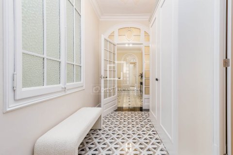 Продажа квартиры в Барселона, Испания 3 спальни, 199м2 №150780 - фото 27