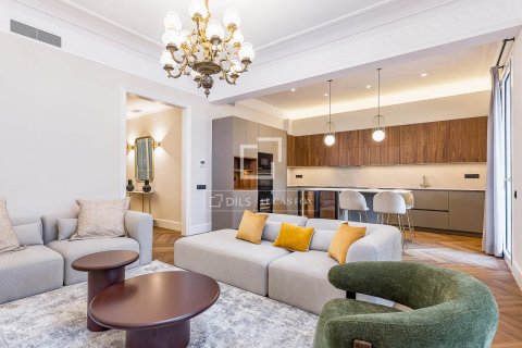 Продажа квартиры в Барселона, Испания 3 спальни, 199м2 №150780 - фото 7