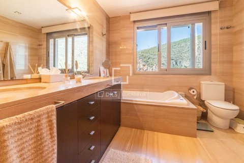 Villa for sale in Castelldefels, Barcelona, Spain 6 bedrooms, 445 sq.m. No. 150777 - photo 23