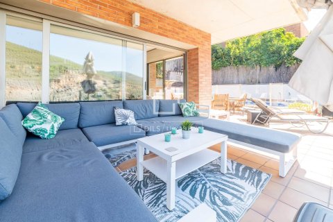 Villa for sale in Castelldefels, Barcelona, Spain 6 bedrooms, 445 sq.m. No. 150777 - photo 29