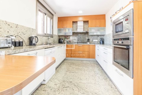 Villa for sale in Castelldefels, Barcelona, Spain 6 bedrooms, 445 sq.m. No. 150777 - photo 9