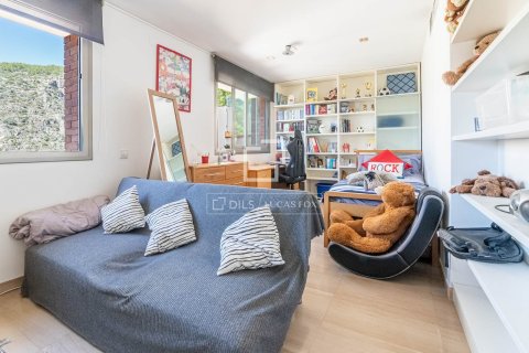 Villa for sale in Castelldefels, Barcelona, Spain 6 bedrooms, 445 sq.m. No. 150777 - photo 20