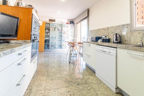 Villa for sale in Castelldefels, Barcelona, Spain 6 bedrooms, 445 sq.m. No. 150777 - photo 11