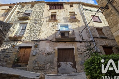 House in Lleida, Spain 8 bedrooms, 352 sq.m. No. 185512