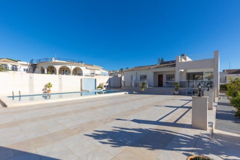 Villa à vendre La Siesta, Alicante, Espagne, 3 chambres, 252 m2 No. 113180 - photo 4
