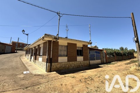 Casa adosada en León, España 2 dormitorios, 110 m2 No. 185414