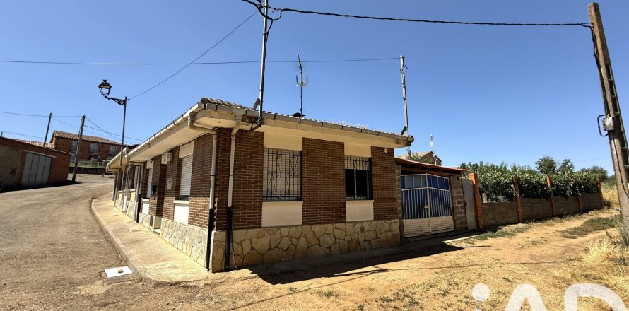 Townhouse in Leon, Spain 2 bedrooms, 110 sq.m. No. 185414