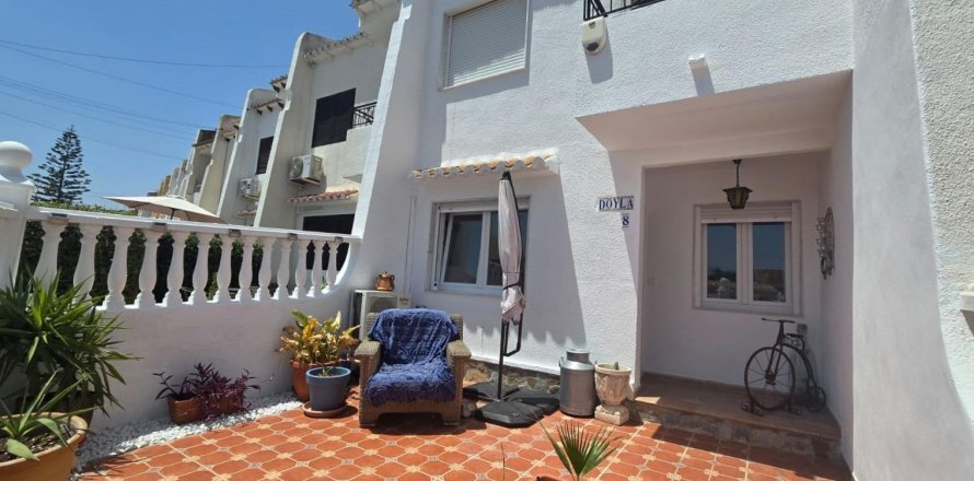 Villetta a schiera a Los Balcones, Alicante, Spagna 3 camere da letto, 78 mq. N° 190295