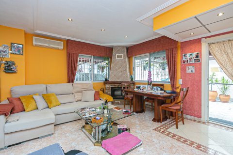 Townhouse for sale in Torrevieja, Alicante, Spain 2 bedrooms, 71 sq.m. No. 190298 - photo 6