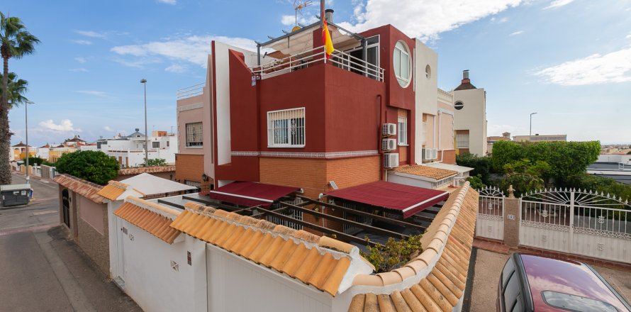 Townhouse in Torrevieja, Alicante, Spain 2 bedrooms, 71 sq.m. No. 190298