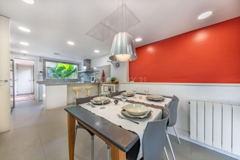 Talo myytävänä Sant Cugat Del Valles, Barcelona, Espanja, 3 makuuhuonetta, 238.95 m2 No. 191106 - kuva 10
