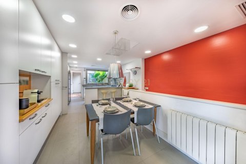 Talo myytävänä Sant Cugat Del Valles, Barcelona, Espanja, 3 makuuhuonetta, 238.95 m2 No. 191106 - kuva 12