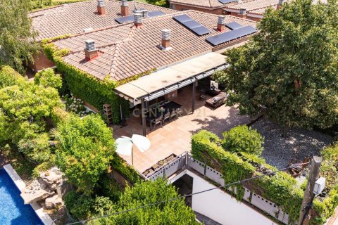 Talo myytävänä Sant Cugat Del Valles, Barcelona, Espanja, 3 makuuhuonetta, 238.95 m2 No. 191106 - kuva 1