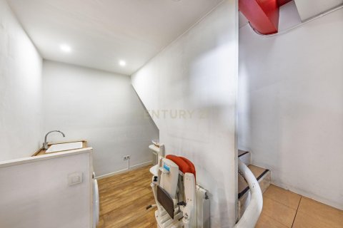 Talo myytävänä Sant Cugat Del Valles, Barcelona, Espanja, 3 makuuhuonetta, 238.95 m2 No. 191106 - kuva 17
