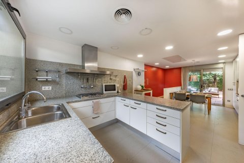 Talo myytävänä Sant Cugat Del Valles, Barcelona, Espanja, 3 makuuhuonetta, 238.95 m2 No. 191106 - kuva 9
