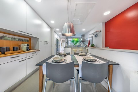 Talo myytävänä Sant Cugat Del Valles, Barcelona, Espanja, 3 makuuhuonetta, 238.95 m2 No. 191106 - kuva 11