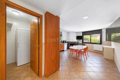 Talo myytävänä Llica D'amunt, Barcelona, Espanja, 7 makuuhuonetta, 228.6 m2 No. 191103 - kuva 8