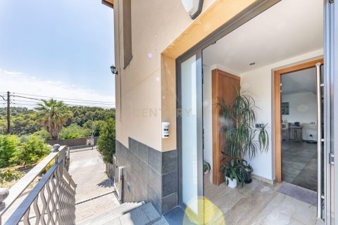Talo myytävänä Llica D'amunt, Barcelona, Espanja, 7 makuuhuonetta, 228.6 m2 No. 191103 - kuva 2