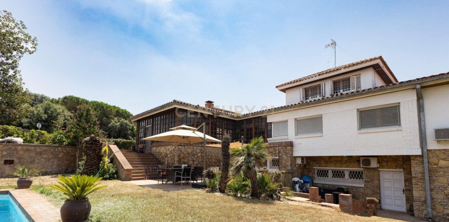 Apartamento en L'Ametlla del Vallès, Barcelona, España 5 dormitorios, 1342 m2 No. 191104