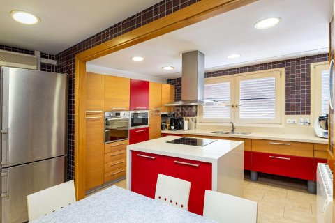 Apartamento en venta en L'Ametlla del Vallès, Barcelona, España 5 dormitorios, 1342 m2 No. 191104 - foto 16