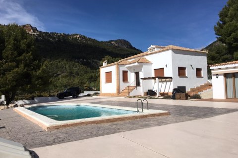 Villa à Castalla, Alicante, Espagne 5 chambres, 171 m2 No. 190257