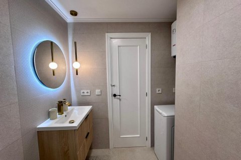 Apartment for sale in Torrevieja, Alicante, Spain 2 bedrooms, 65 sq.m. No. 190258 - photo 12