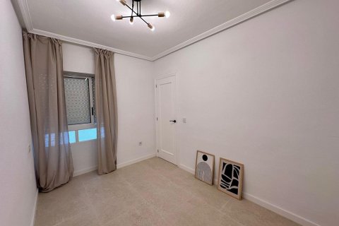 Apartment for sale in Torrevieja, Alicante, Spain 2 bedrooms, 65 sq.m. No. 190258 - photo 13