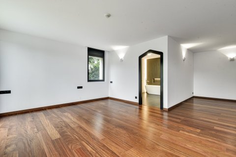Villa en venta en Barcelona, España 8 dormitorios, 2000 m2 No. 180627 - foto 25