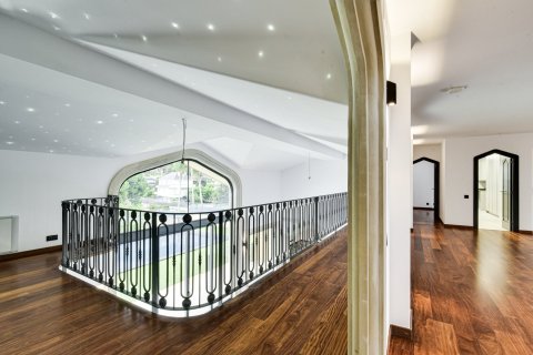 Villa en venta en Barcelona, España 8 dormitorios, 2000 m2 No. 180627 - foto 17