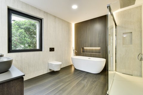 Villa en venta en Barcelona, España 8 dormitorios, 2000 m2 No. 180627 - foto 26
