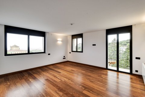 Villa en venta en Barcelona, España 8 dormitorios, 2000 m2 No. 180627 - foto 24