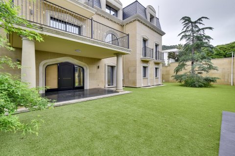 Villa en venta en Barcelona, España 8 dormitorios, 2000 m2 No. 180627 - foto 5