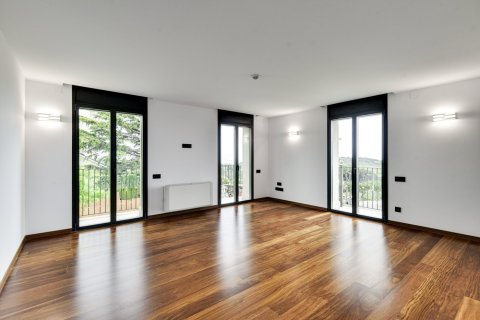 Villa en venta en Barcelona, España 8 dormitorios, 2000 m2 No. 180627 - foto 22