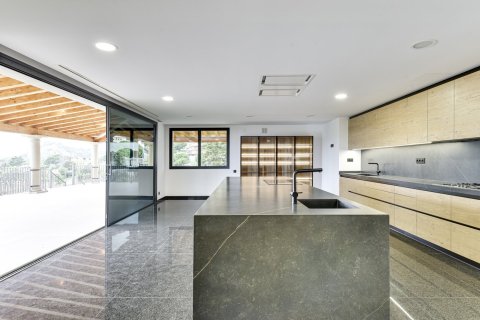 Villa en venta en Barcelona, España 8 dormitorios, 2000 m2 No. 180627 - foto 14