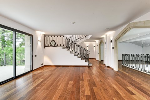 Villa en venta en Barcelona, España 8 dormitorios, 2000 m2 No. 180627 - foto 18