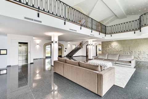 Villa en venta en Barcelona, España 8 dormitorios, 2000 m2 No. 180627 - foto 10