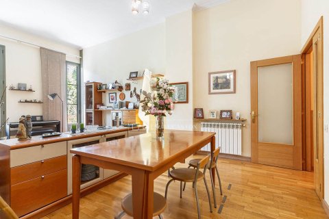 Apartament w Barcelona, Hiszpania 4 sypialnie, 130 mkw. nr 150964 – zdjęcie 3