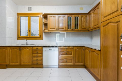 Apartament w Barcelona, Hiszpania 5 sypialni, 181 mkw. nr 150960 – zdjęcie 13