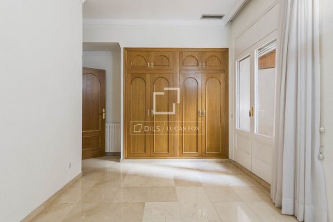 Apartament w Barcelona, Hiszpania 5 sypialni, 181 mkw. nr 150960 – zdjęcie 27