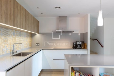 Villa for sale in Cabrils, Barcelona, Spain 4 bedrooms, 281 sq.m. No. 150962 - photo 8