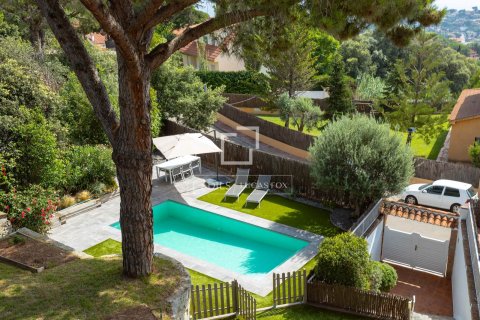 Villa for sale in Cabrils, Barcelona, Spain 4 bedrooms, 281 sq.m. No. 150962 - photo 3