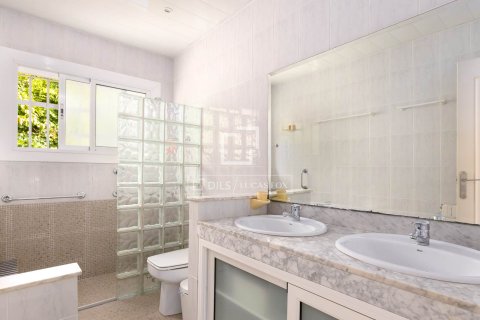 Villa for sale in Cabrils, Barcelona, Spain 4 bedrooms, 281 sq.m. No. 150962 - photo 25