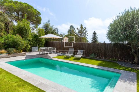 Villa for sale in Cabrils, Barcelona, Spain 4 bedrooms, 281 sq.m. No. 150962 - photo 2