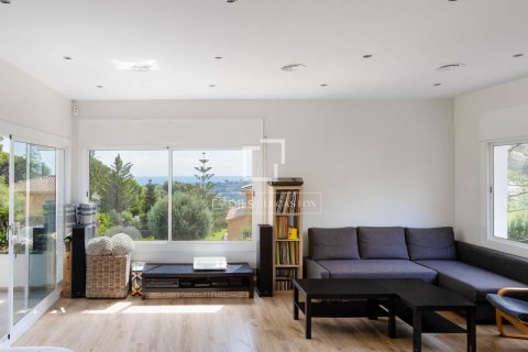 Villa for sale in Cabrils, Barcelona, Spain 4 bedrooms, 281 sq.m. No. 150962 - photo 12