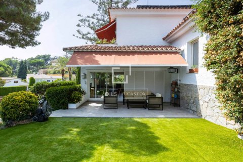 Villa for sale in Cabrils, Barcelona, Spain 4 bedrooms, 281 sq.m. No. 150962 - photo 6