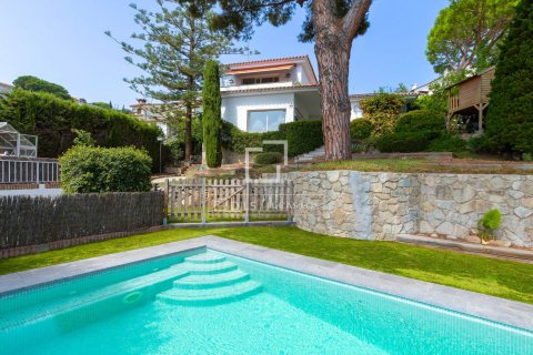 Villa for sale in Cabrils, Barcelona, Spain 4 bedrooms, 281 sq.m. No. 150962 - photo 4