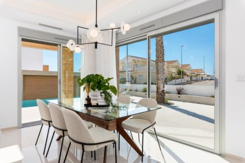 Продажа виллы в Сьюдад Кесада, Аликанте, Испания 4 спальни, 396м2 №144869 - фото 8